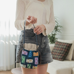 [바이핸즈] 퀼트패키지 가방 - 핸드블록 미니 조리개가방 (개)