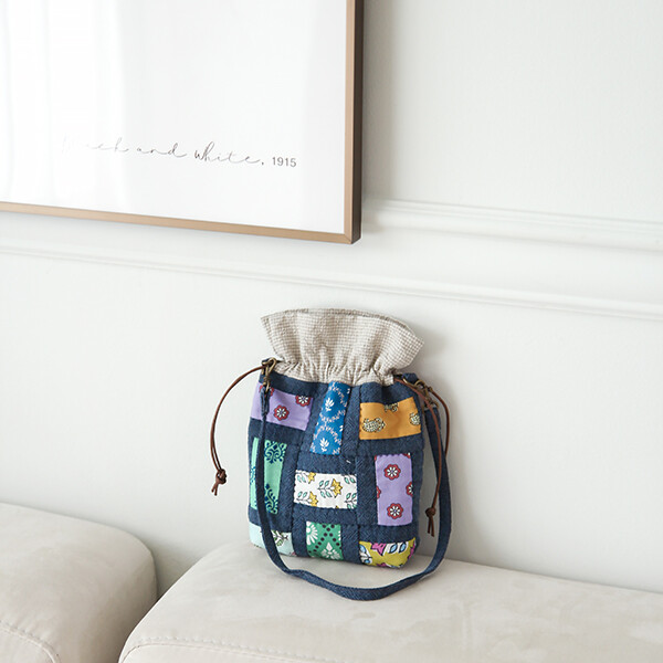[바이핸즈] 퀼트패키지 가방 - 핸드블록 미니 조리개가방