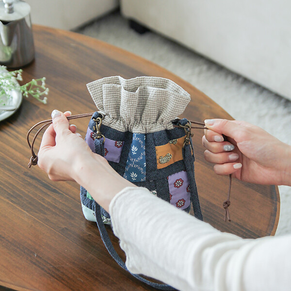 [바이핸즈] 퀼트패키지 가방 - 핸드블록 미니 조리개가방