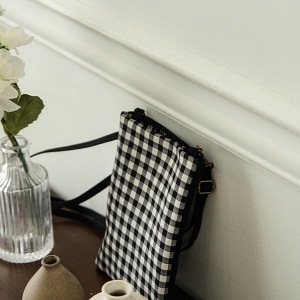 [바이핸즈] 퀼트패키지 가방 - 앤틱플라워 핸폰가방 (개)