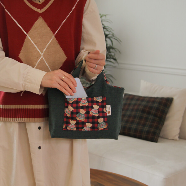 [바이핸즈] 퀼트패키지 가방 - 베어체크 리버서블 에코백