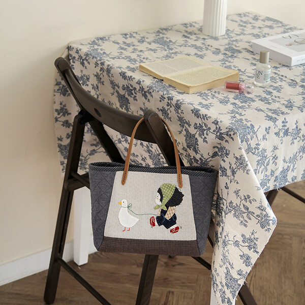 [바이핸즈] 퀼트패키지 가방 - 주근깨소녀 토트백